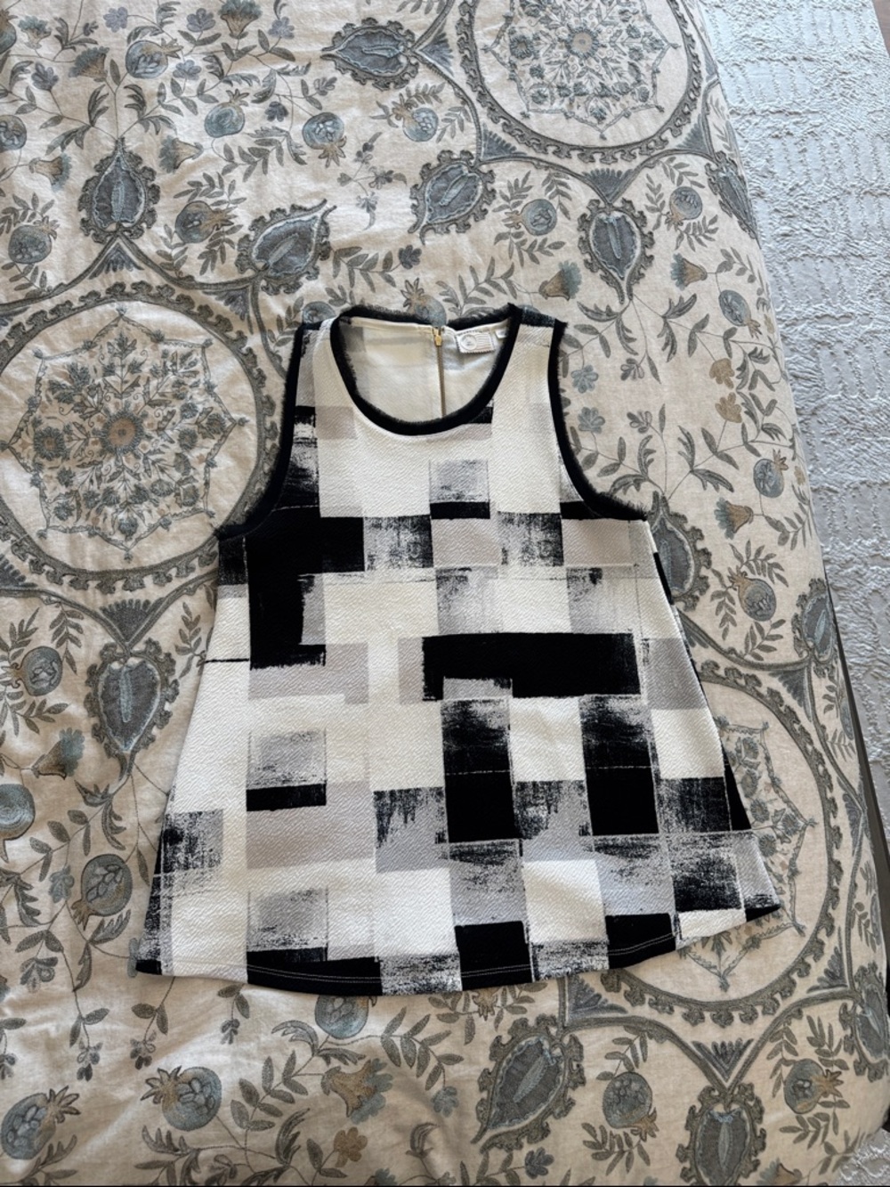 Anthropologie Black and White Textured Scoop Neck Tank Size Small